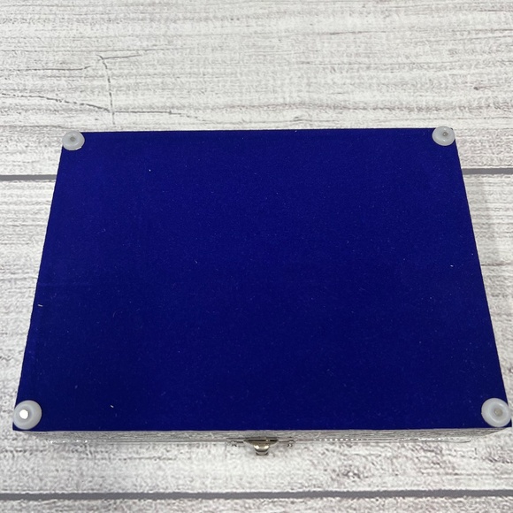 Handcrafted Floral Embossed Ring Box - Picture 13 of 13